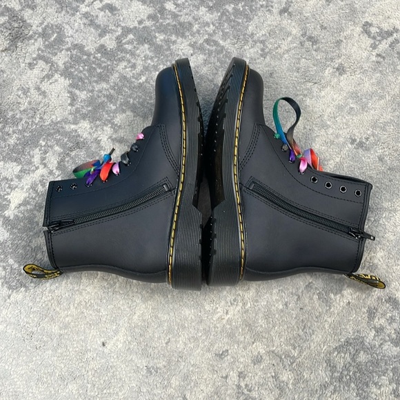 New Dr Martens 1460 Retro Rainbow Combat Boot Pride Black Multicolor Sz 5 - Picture 8 of 13